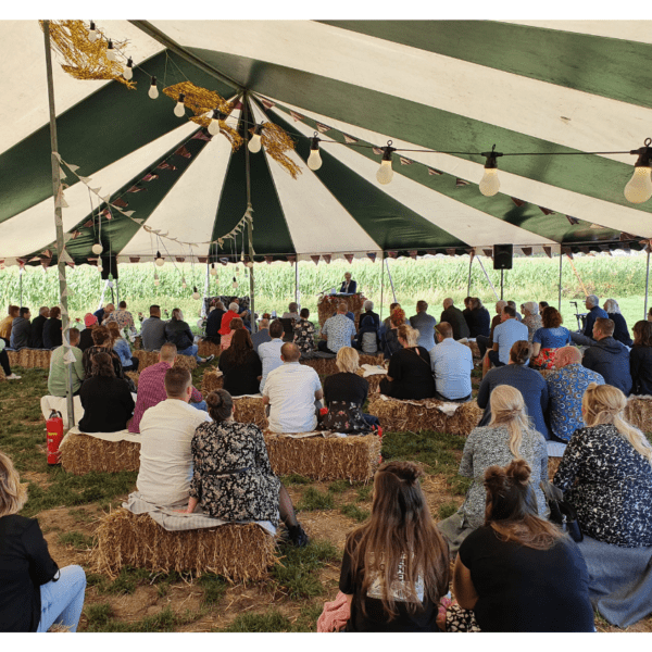 tent huren boerenbruiloft festivalbruiloft partycatering bruiloftcatering feest op locatie eventcatering